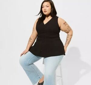 Torrid Size 0 Rayon Slub Button Up Top with Waist Detail